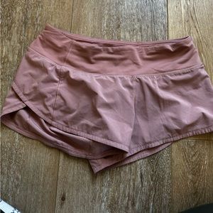 Lulu lemon Hotty Hot Low-Rise Lined Short 2.5" |